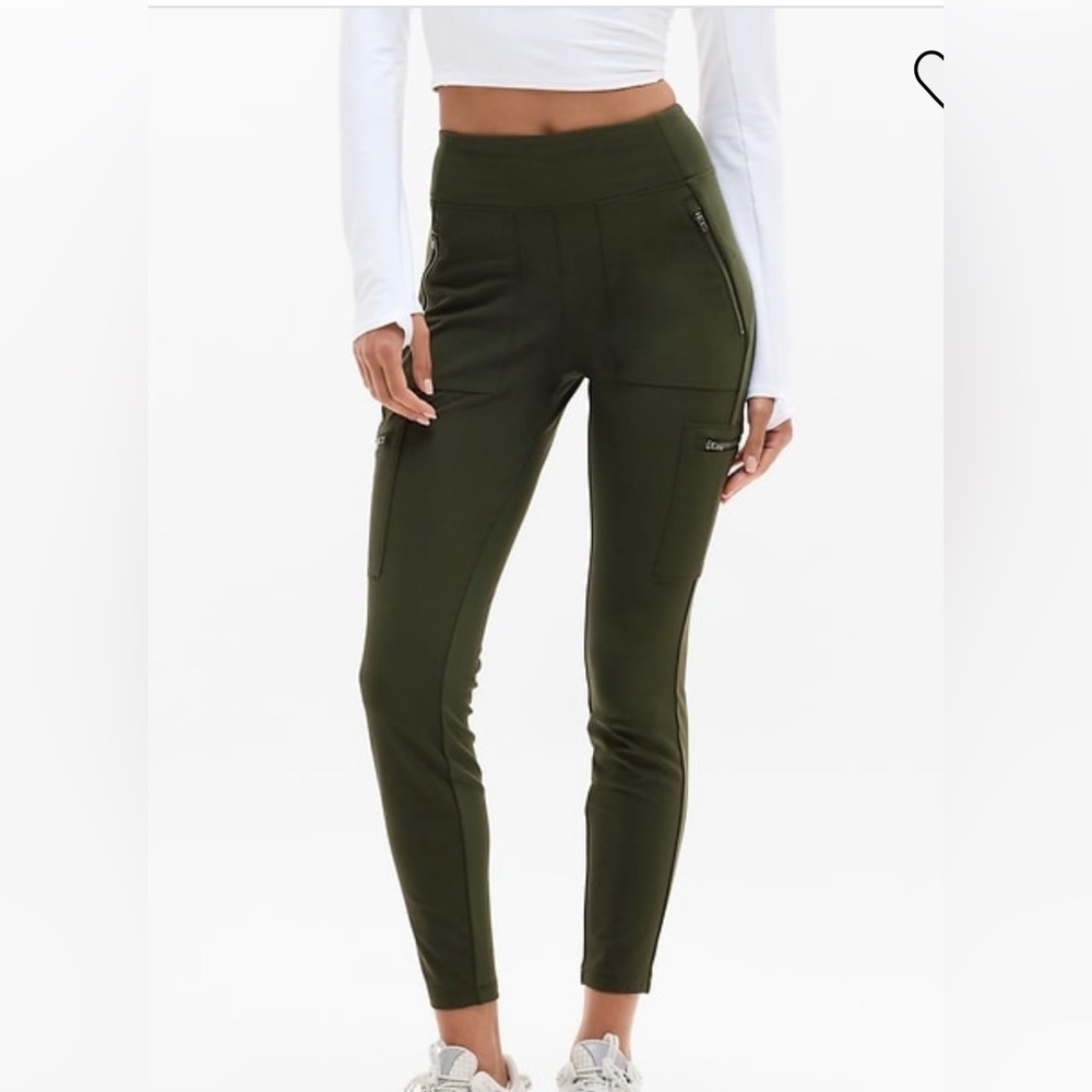 Athleta Headlands Cargo Tight size 6